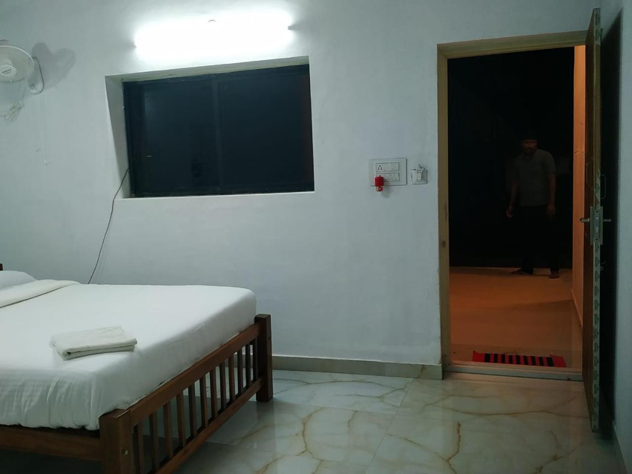 The Ocean View Hotell Ullāl Eksteriør bilde
